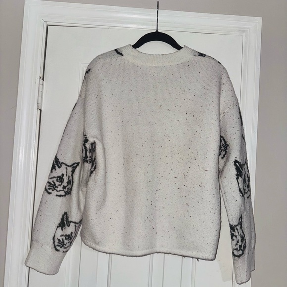 👑 SIZE SMALL H&M Divided Black and White Cat Print Sweater - Picture 7 of 9